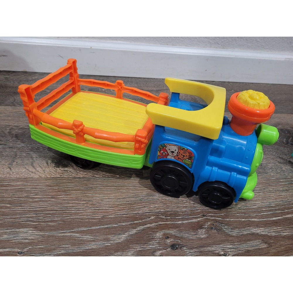 Fisher Price Little People Zoo Talkers Animal Sounds Safari Train Engine Trailer